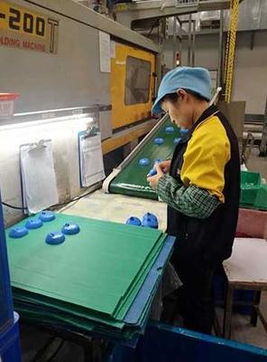 爱不停产 中国企业为英国自闭症男孩重启13年前生产线